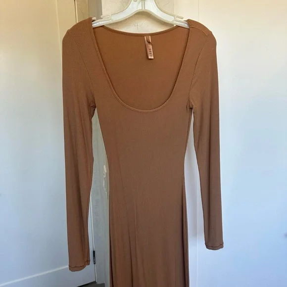 SKIMS Tan Soft Lounge Long Sleeve Dress - Picture 2 of 7